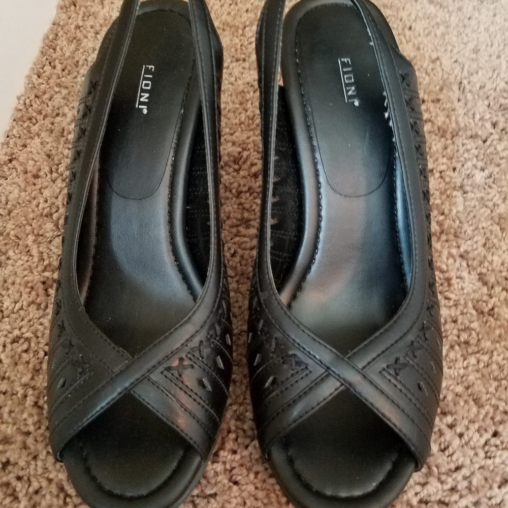 Women's slingbacks black open toed size 7 shoes